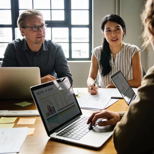 Email certificat en la governança corporativa: com reduir riscos i guanyar transparència de forma contínua