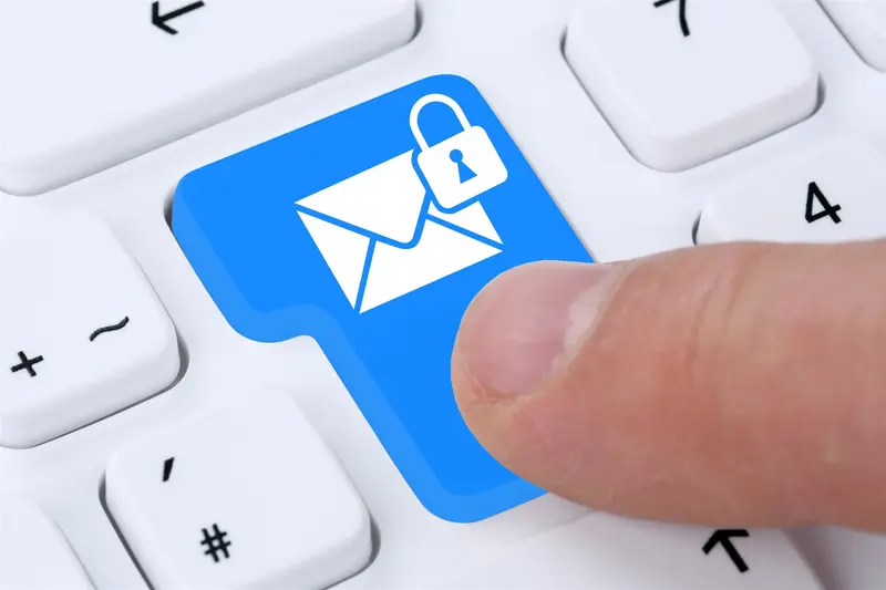 Cómo gestiona eEvidence los mensajes de error Postmaster para garantizar la entrega fiable de emails certificados